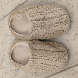 Comfy faux fur house slippers